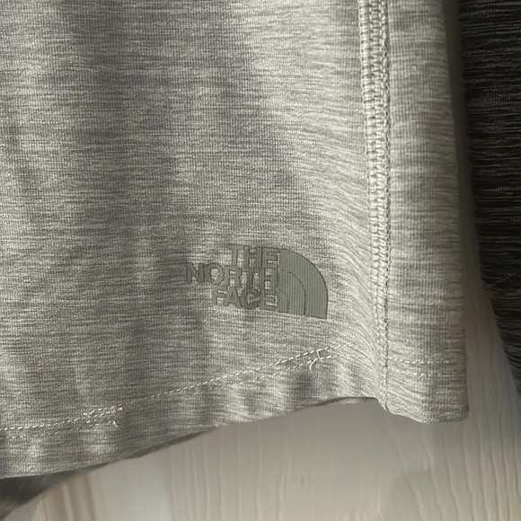 The North Face Women’s Gray Long Sleeve T-Shirt - Picture 3 of 4